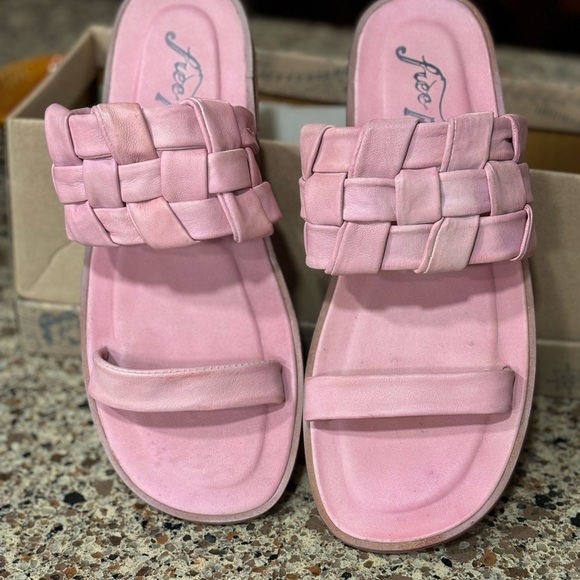 FREE PEOPLE Sandals River Pink Woven Leather Flats Sz 37 - Picture 9 of 12